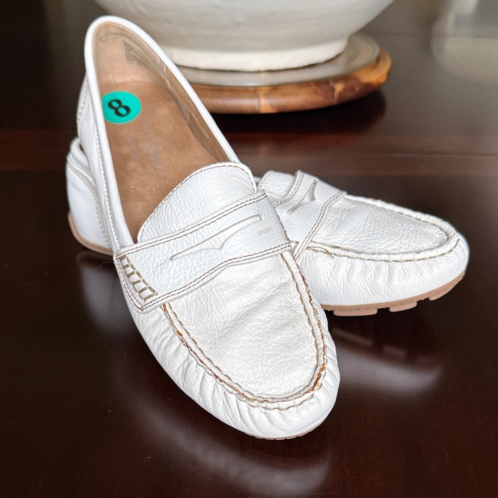 NWOT Cynthia Rowley Squeeze Leather Loafers Size 8 Off-White